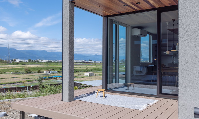 松本市の高台にある景色を一望する家_内装